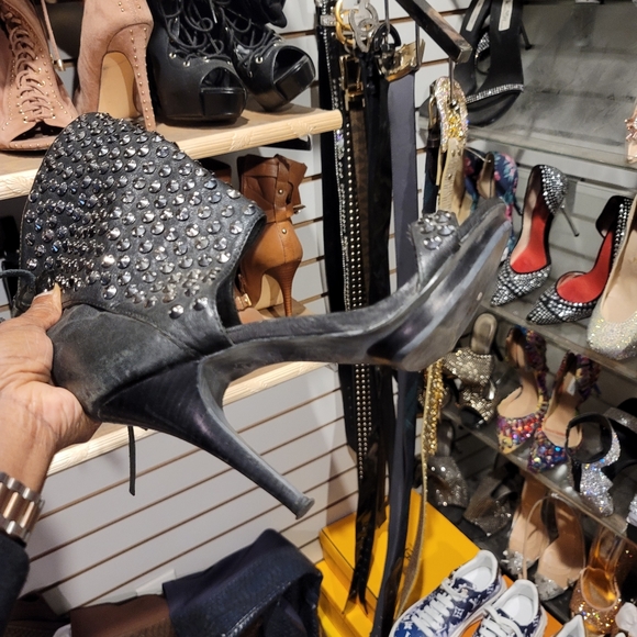 Shoes - Picture 2 of 7